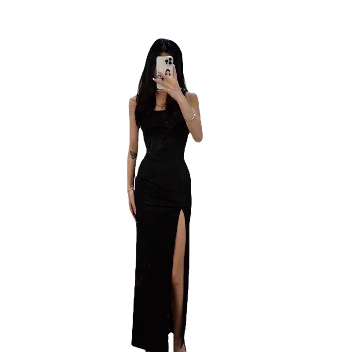 فستان أسود مفتوح